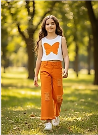Kız Çocuk Turuncu Renk Kelebek Aplikeli Askılı Bluz ve İspanyol Paça Pantolon Takımı